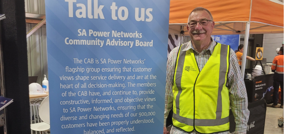 Kelvin Trimper AM at the Barmera Field Days for the SA Power Networks Community Advisory Board 905 x 428